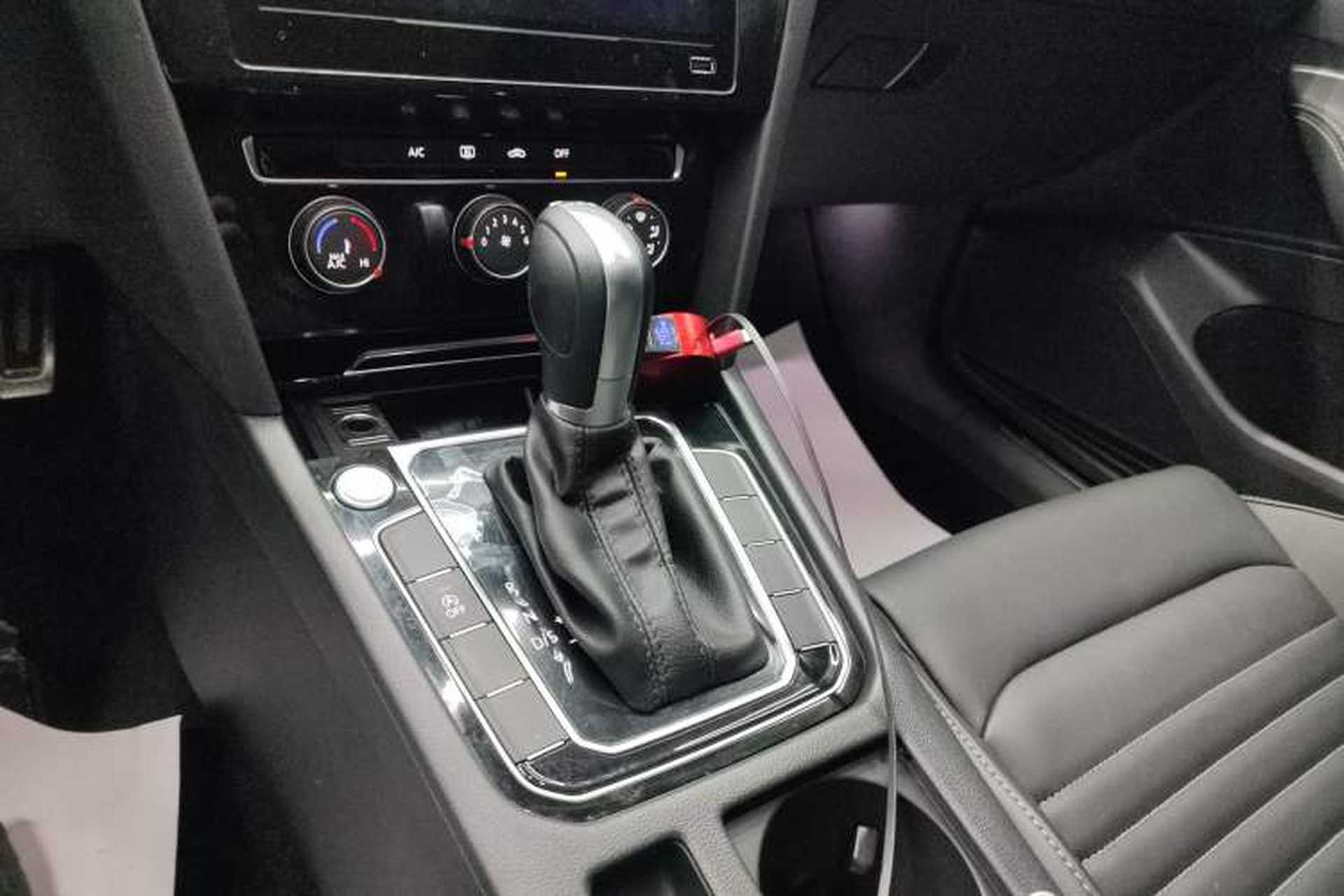 Used Volkswagen Magotan 2025 Zhongxiang Version 280TSI DSG Comfort Edition Gear Lever