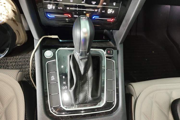 Used Volkswagen Magotan 2025 Revised Version 2 Zhongxiang Edition 330TSI DSG Luxury Trim Gear Lever