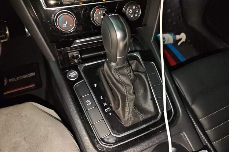 Used Volkswagen Magotan 2025 Zhongxiang Version 280TSI DSG Comfort Edition Gear Lever