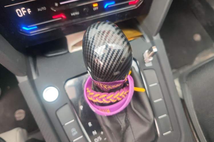 Used Volkswagen Magotan 2025 Zhongxiang Version 330TSI DSG Luxury Edition Gear Lever