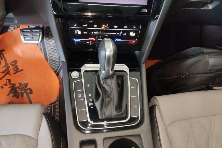 Used Volkswagen Magotan 2025 Revised Version Zhongxiang Edition 280TSI DSG Luxury Trim Gear Lever
