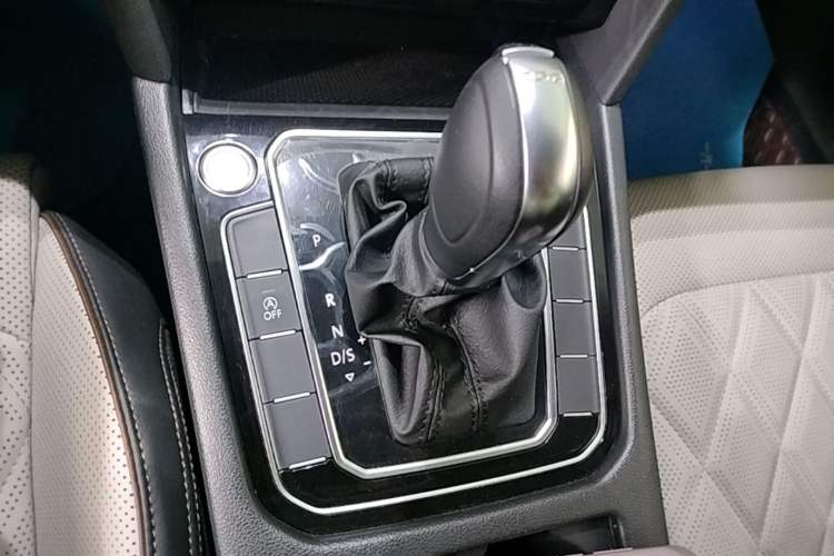 Used Volkswagen Magotan 2025 Revised Version 2 Zhongxiang Edition 330TSI DSG Luxury Trim Gear Lever