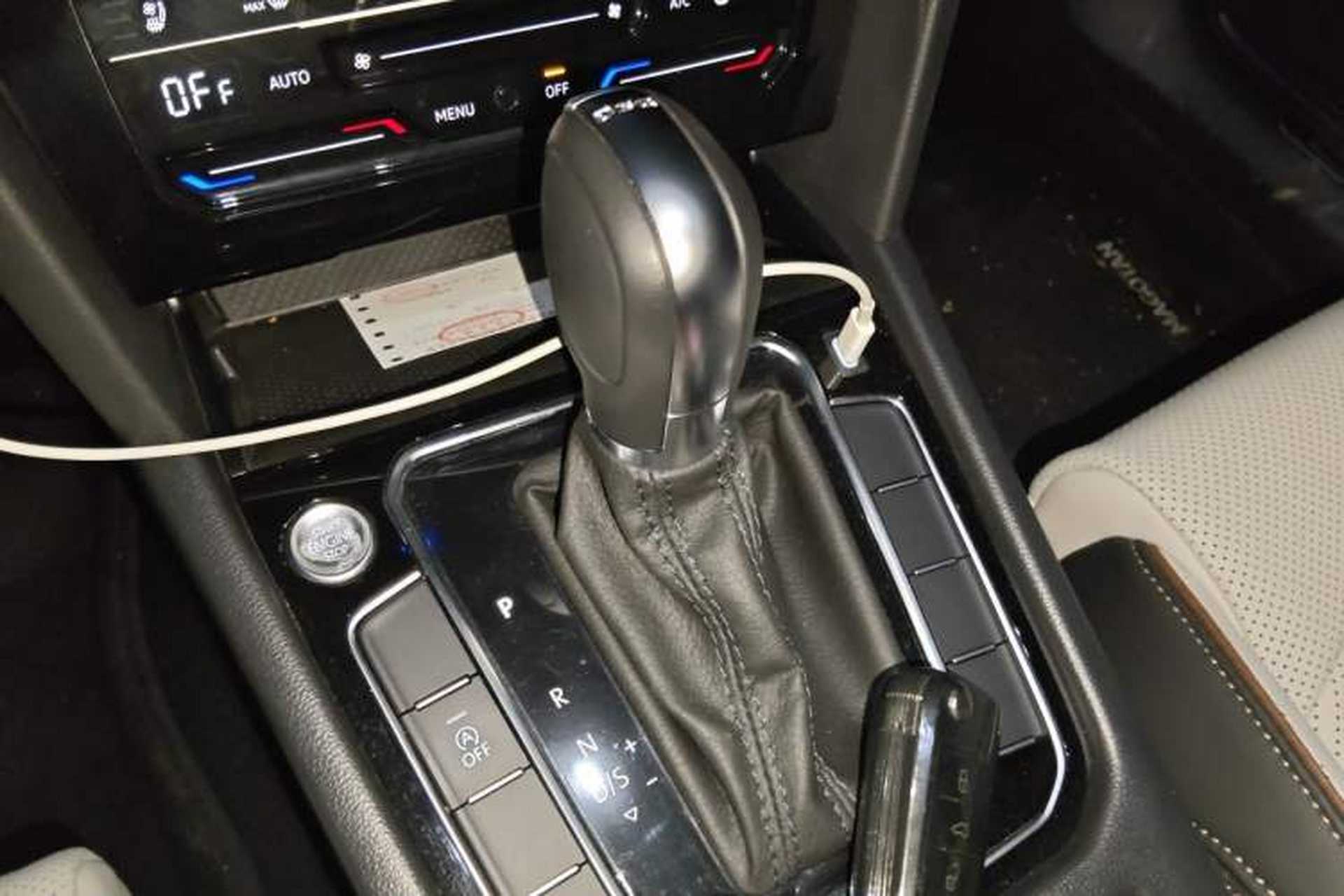 Used Volkswagen Magotan 2025 Revised Version Zhongxiang Edition 330TSI DSG Luxury Trim Gear Lever