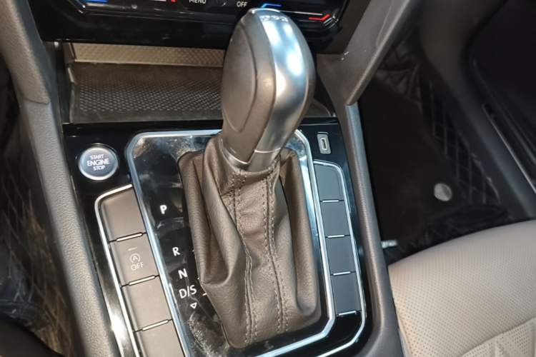 Used Volkswagen Magotan 2025 Revised Version Zhongxiang Edition 330TSI DSG Luxury Trim Gear Lever