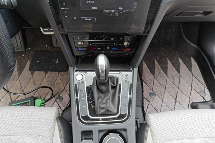 Used Volkswagen Magotan 2025 Zhongxiang Version 330TSI DSG Luxury Edition Gear Lever