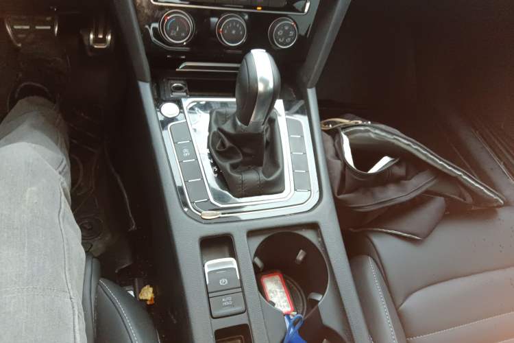 Used Volkswagen Magotan 2025 Zhongxiang Version 280TSI DSG Comfort Edition Gear Lever