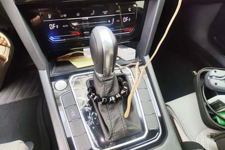 Used Volkswagen Magotan 2025 Revised Version 2 Zhongxiang Edition 330TSI DSG Luxury Trim Gear Lever