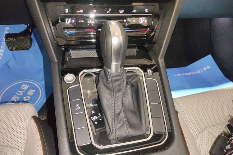 Used Volkswagen Magotan 2025 Revised Version 2 Zhongxiang Edition 330TSI DSG Luxury Trim Gear Lever