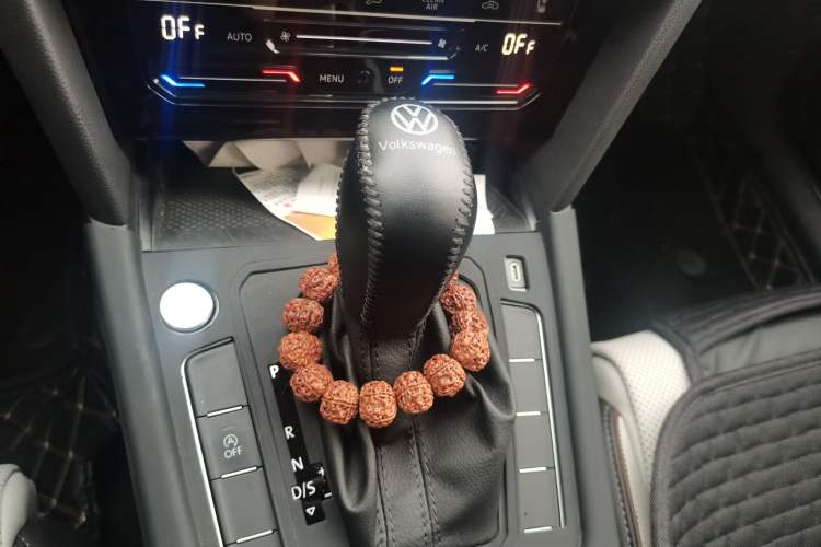 Used Volkswagen Magotan 2025 Revised Version Zhongxiang Edition 330TSI DSG Luxury Trim Gear Lever