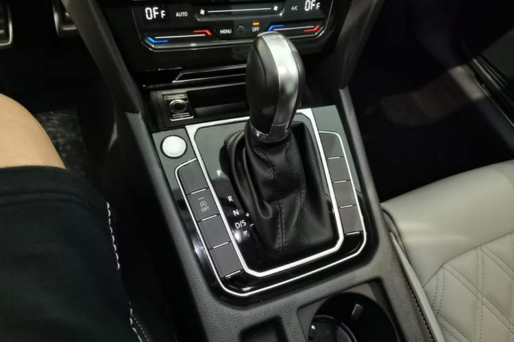 Used Volkswagen Magotan 2025 Revised Version Zhongxiang Edition 280TSI DSG Luxury Trim Gear Lever