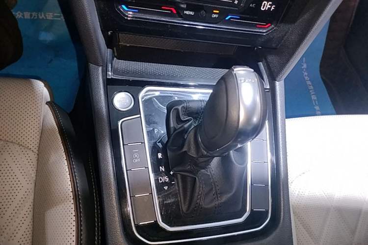 Used Volkswagen Magotan 2025 Revised Version 2 Zhongxiang Edition 330TSI DSG Luxury Trim Gear Lever