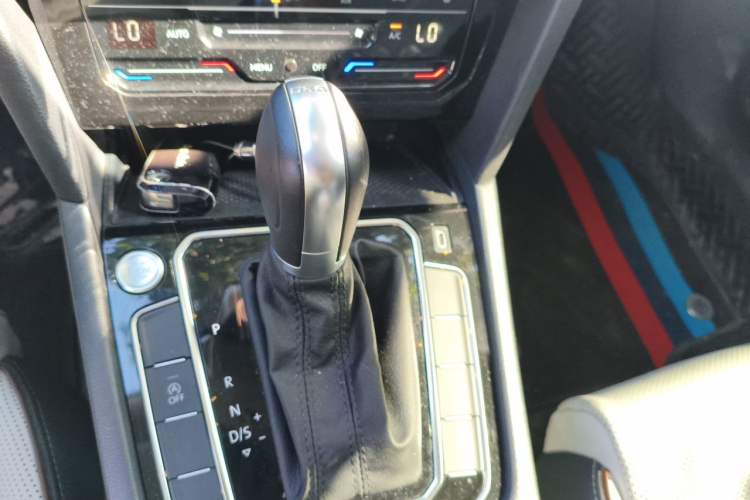 Used Volkswagen Magotan 2025 Revised Version 2 Zhongxiang Edition 330TSI DSG Luxury Trim Gear Lever