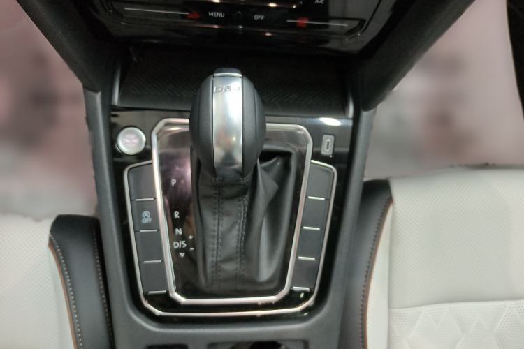 Used Volkswagen Magotan 2025 Revised Version 2 Zhongxiang Edition 330TSI DSG Luxury Trim Gear Lever