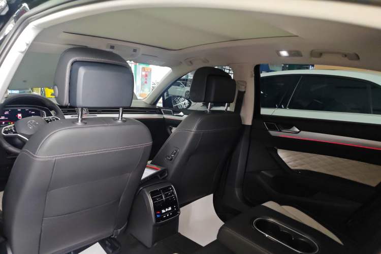 Used Volkswagen Magotan 2025 Revised Version 2 Zhongxiang Edition 330TSI DSG Luxury Trim Headliner