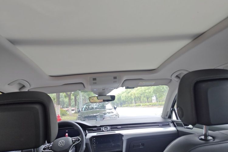 Used Volkswagen Magotan 2025 Zhongxiang Version 330TSI DSG Luxury Edition Headliner