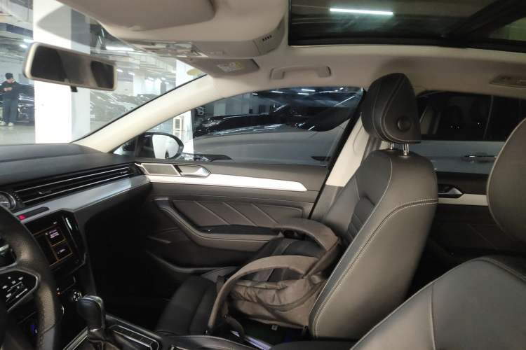 Used Volkswagen Magotan 2025 Zhongxiang Version 280TSI DSG Comfort Edition Headliner
