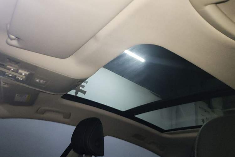 Used Volkswagen Magotan 2025 Zhongxiang Version 280TSI DSG Comfort Edition Headliner