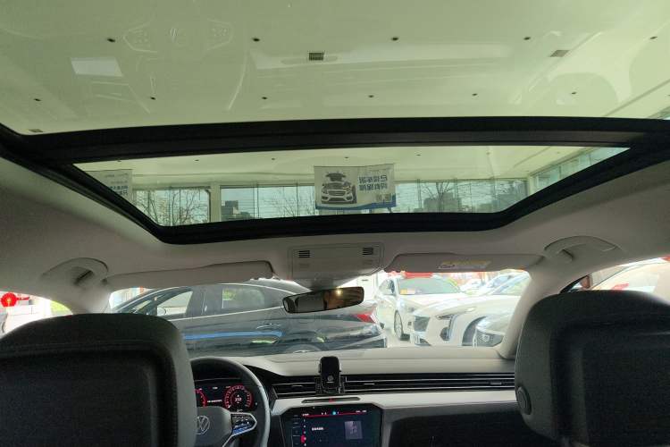 Used Volkswagen Magotan 2025 Revised Version Zhongxiang Edition 330TSI DSG Luxury Trim Headliner