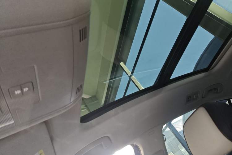 Used Volkswagen Magotan 2025 Zhongxiang Version 330TSI DSG Luxury Edition Headliner
