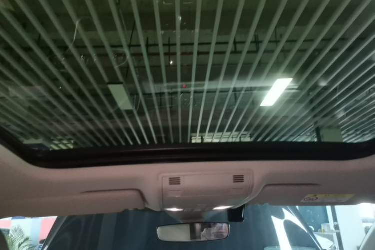 Used Volkswagen Magotan 2025 Zhongxiang Version 330TSI DSG Luxury Edition Headliner
