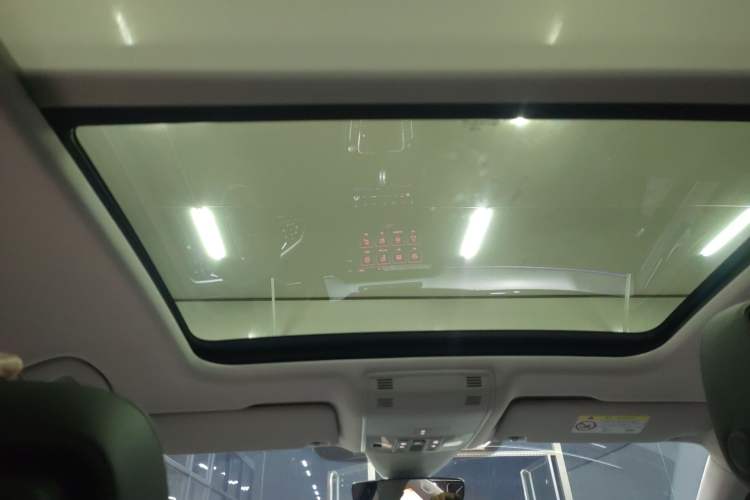 Used Volkswagen Magotan 2025 Zhongxiang Version 330TSI DSG Luxury Edition Headliner