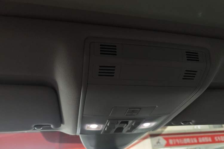 Used Volkswagen Magotan 2025 Revised Version Zhongxiang Edition 330TSI DSG Luxury Trim Headliner