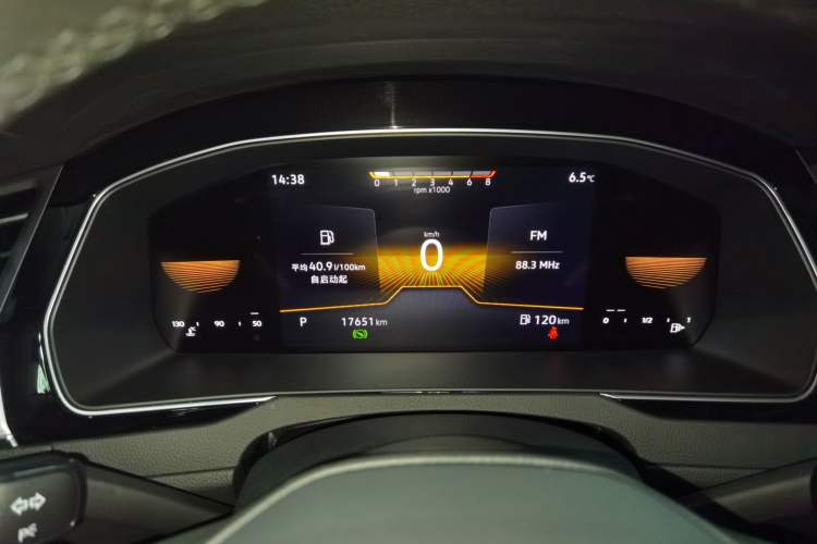 Used Volkswagen Magotan 2025 Zhongxiang Version 280TSI DSG Comfort Edition Instrument Cluster