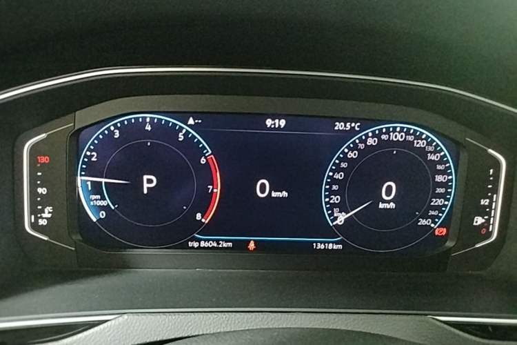 Used Volkswagen Magotan 2025 Revised Version 2 Zhongxiang Edition 330TSI DSG Luxury Trim Instrument Cluster