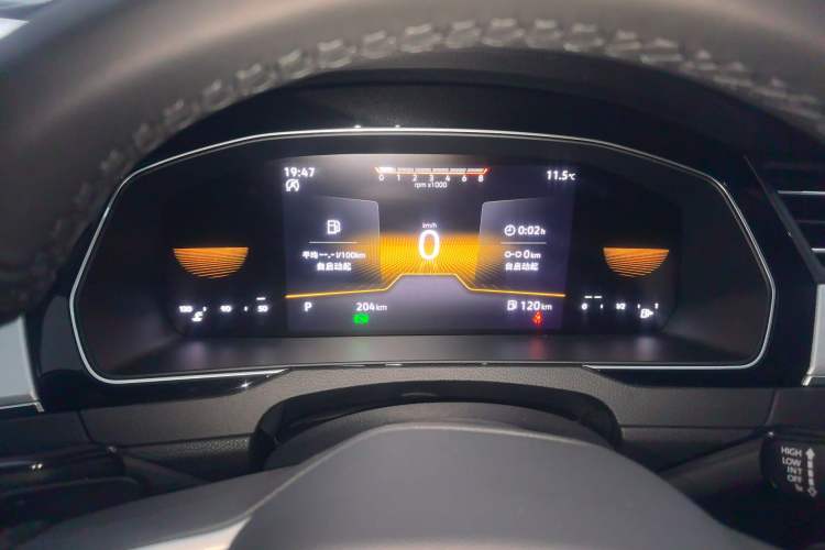 Used Volkswagen Magotan 2025 Zhongxiang Version 280TSI DSG Comfort Edition Instrument Cluster