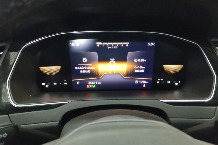 Used Volkswagen Magotan 2025 Zhongxiang Version 280TSI DSG Comfort Edition Instrument Cluster