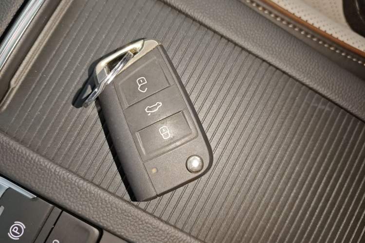 Used Volkswagen Magotan 2025 Zhongxiang Version 330TSI DSG Luxury Edition Interior 1