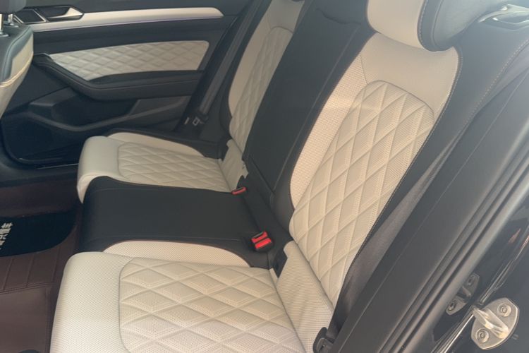 Used Volkswagen Magotan 2025 Revised Version Zhongxiang Edition 330TSI DSG Luxury Trim Interior 1