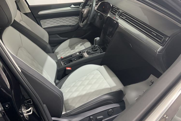 Used Volkswagen Magotan 2025 Zhongxiang Model 280TSI DSG Luxury Version Interior 1