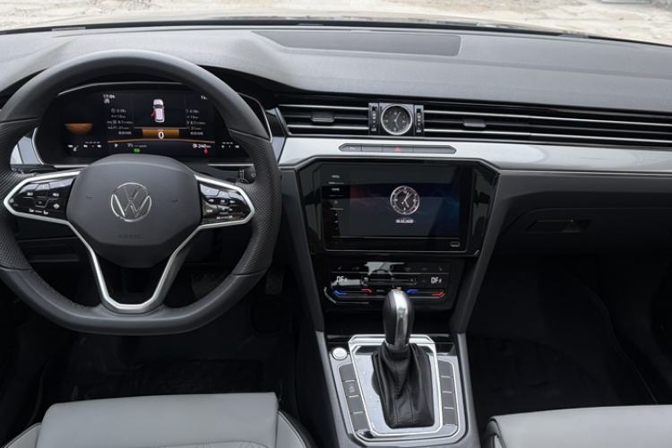 Used Volkswagen Magotan 2025 Revised Version 2 Zhongxiang Edition 280TSI DSG Luxury Trim Interior 1