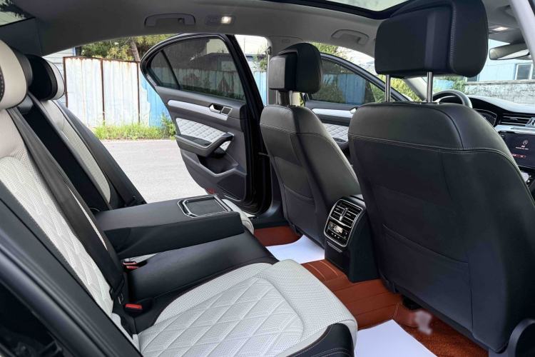 Used Volkswagen Magotan 2025 Revised Version Zhongxiang Edition 330TSI DSG Luxury Trim Interior 1