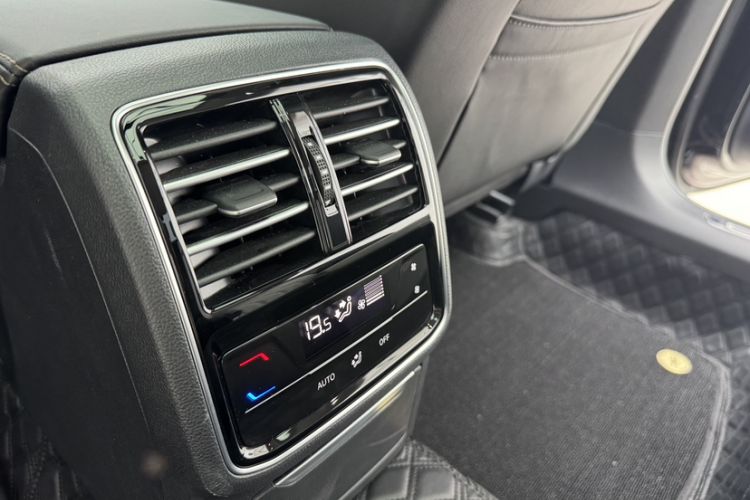 Used Volkswagen Magotan 2025 Revised Version Zhongxiang Edition 330TSI DSG Luxury Trim Interior 10