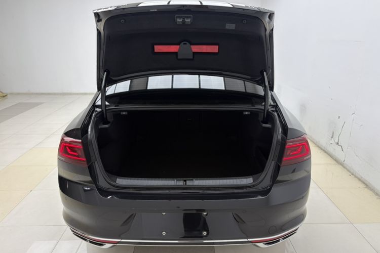 Used Volkswagen Magotan 2025 Zhongxiang Version 330TSI DSG Luxury Edition Interior 11