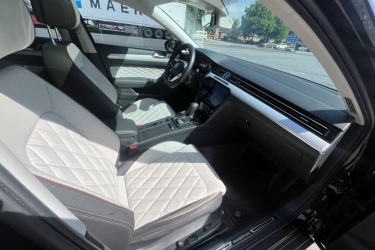 Used Volkswagen Magotan 2025 Revised Version Zhongxiang Edition 330TSI DSG Luxury Trim Interior 12