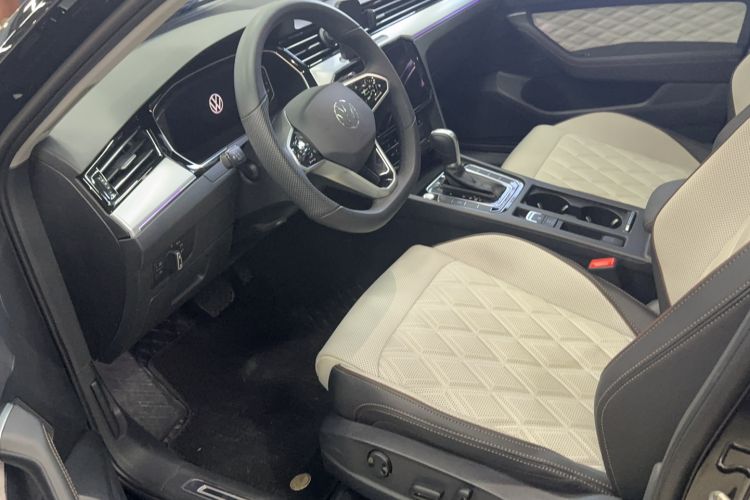 Used Volkswagen Magotan 2025 Revised Version Zhongxiang Edition 330TSI DSG Luxury Trim Interior 12