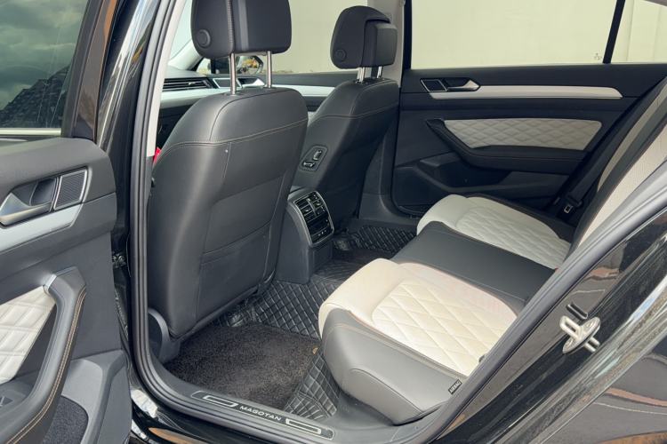 Used Volkswagen Magotan 2025 Revised Version 2 Zhongxiang Edition 330TSI DSG Luxury Trim Interior 2