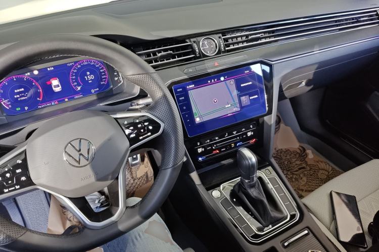 Used Volkswagen Magotan 2025 Zhongxiang Version 330TSI DSG Luxury Edition Interior 2