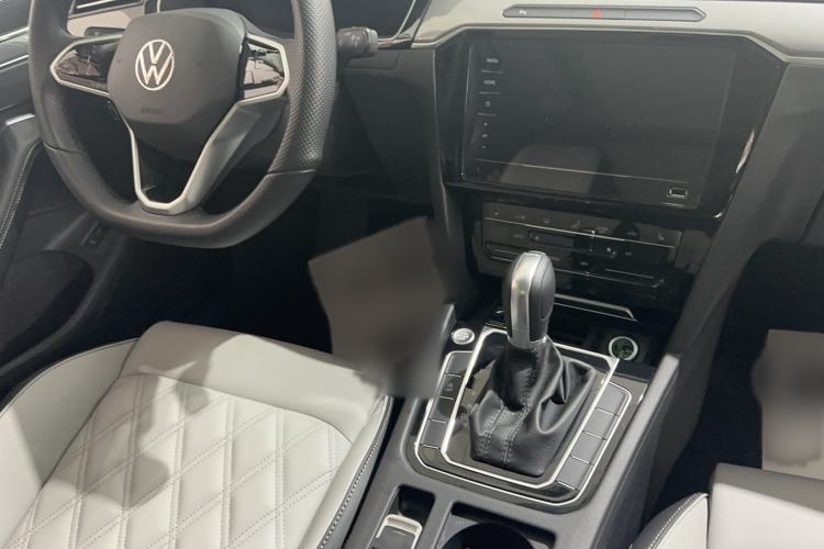 Used Volkswagen Magotan 2025 Zhongxiang Model 280TSI DSG Luxury Version Interior 2