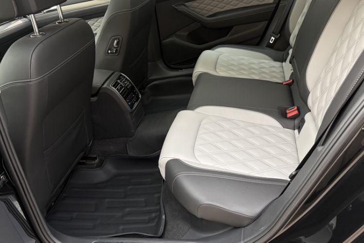 Used Volkswagen Magotan 2025 Revised Version 2 Zhongxiang Edition 280TSI DSG Luxury Trim Interior 2