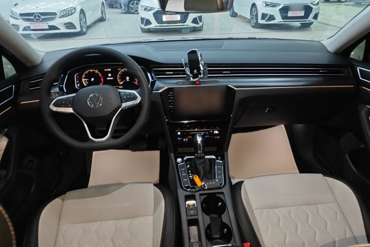 Used Volkswagen Magotan 2025 Revised Version 2 Zhongxiang Edition 330TSI DSG Luxury Trim Interior 2