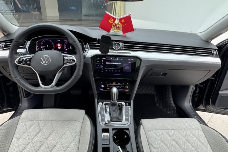 Used Volkswagen Magotan 2025 Revised Version Zhongxiang Edition 330TSI DSG Luxury Trim Interior 2