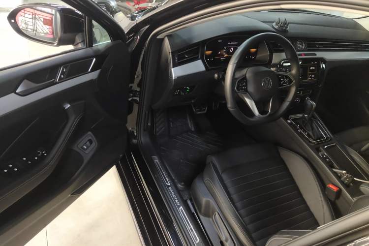 Used Volkswagen Magotan 2025 Zhongxiang Version 280TSI DSG Comfort Edition Interior 3