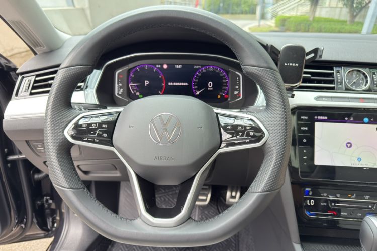Used Volkswagen Magotan 2025 Zhongxiang Version 330TSI DSG Luxury Edition Interior 3