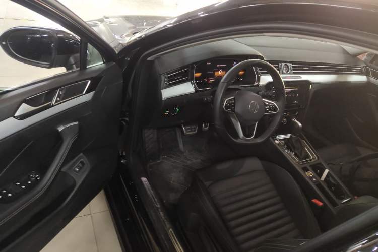 Used Volkswagen Magotan 2025 Zhongxiang Version 280TSI DSG Comfort Edition Interior 3
