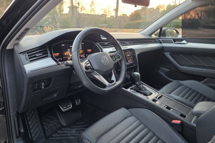 Used Volkswagen Magotan 2025 Zhongxiang Version 280TSI DSG Comfort Edition Interior 3