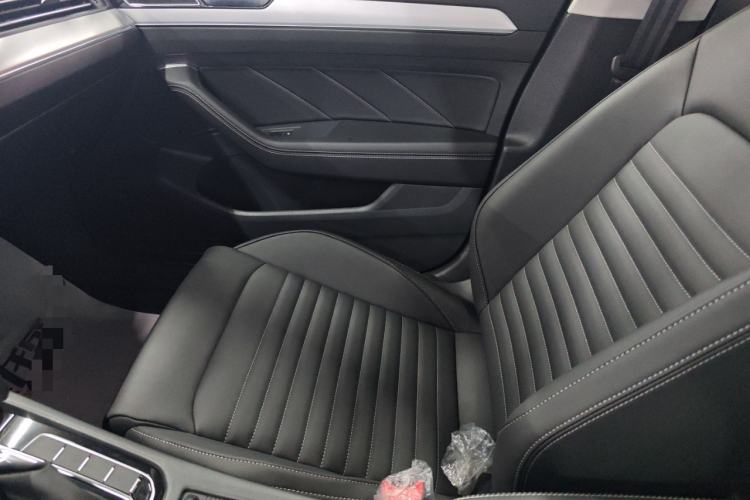 Used Volkswagen Magotan 2025 Zhongxiang Version 280TSI DSG Comfort Edition Interior 3